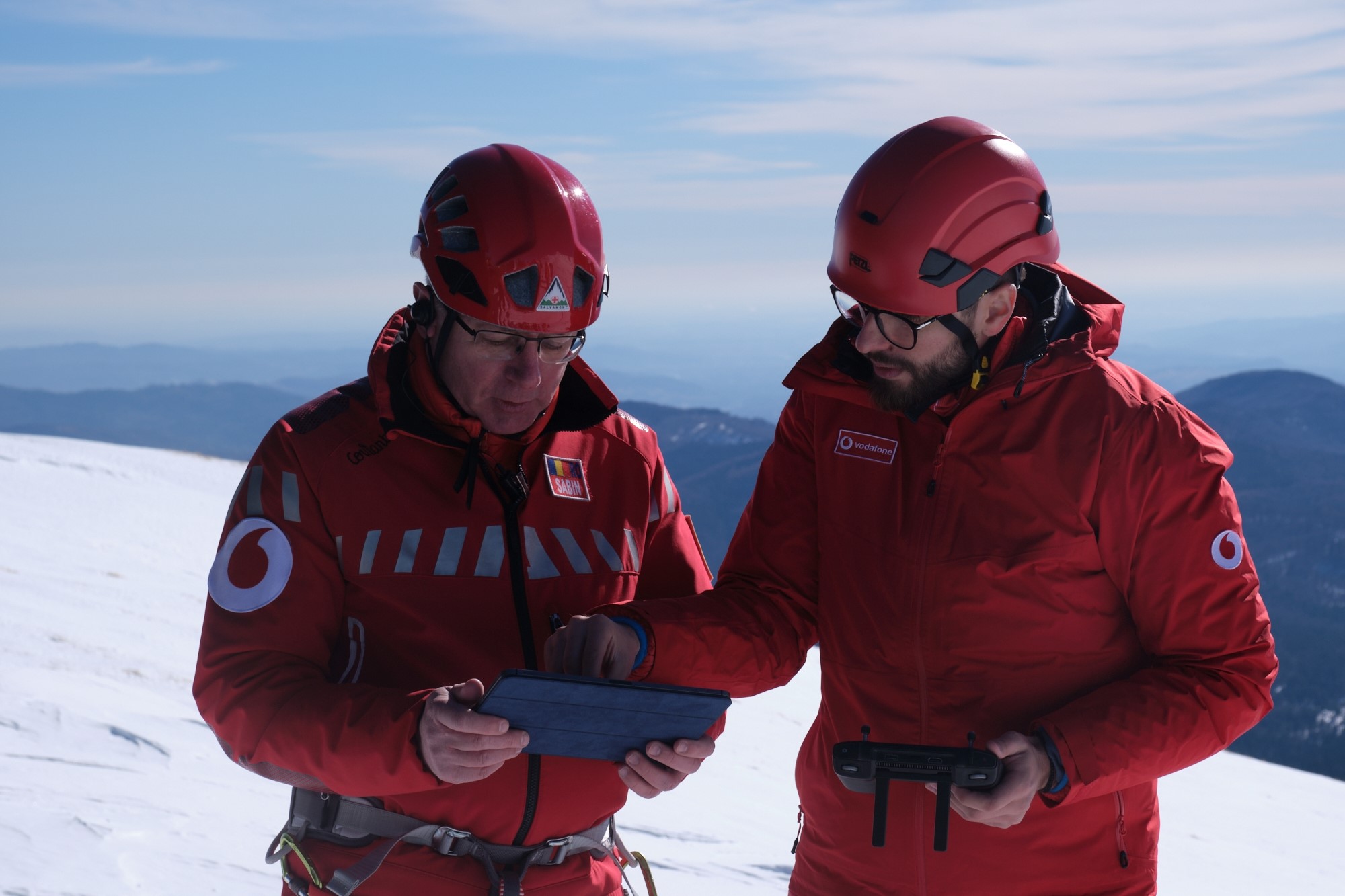 Vodafone ajută Salvamont, prin tehnologie, la găsirea mai rapidă a victimelor rătăcite în munți*
